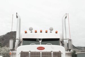 Read more about the article Should the FMCSA Give Every CMV an Electronic ID?