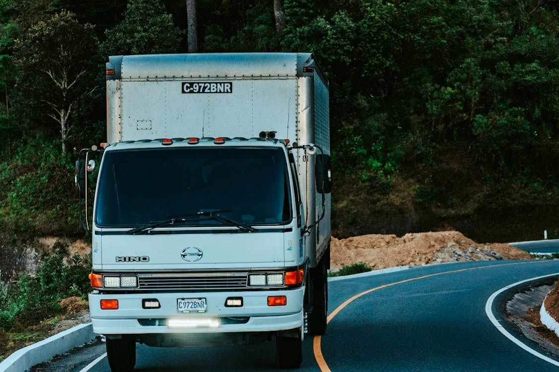 All You Need to Know About Pilot Cars for Oversized Loads in 2025
